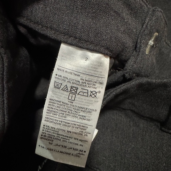 Old Navy Charcoal High-Rise Pixie Pants - Picture 5 of 5